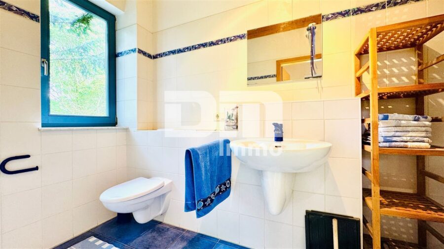 Zwei hochwertige Premium Doppelhaushälften im Paket auf großem Gewerbegrundstück - Haus 2 Gäste Bad / Dusche
